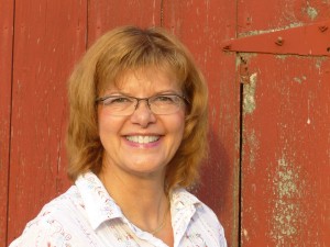 Headshot of Nancy Brannaman against a red barn