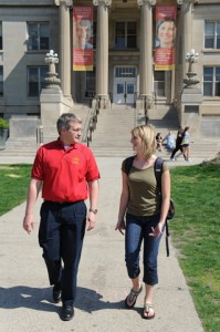 Assistant professor Mike Retallick and Adair Boysen visit while walking. Curtiss Hall is in the background.