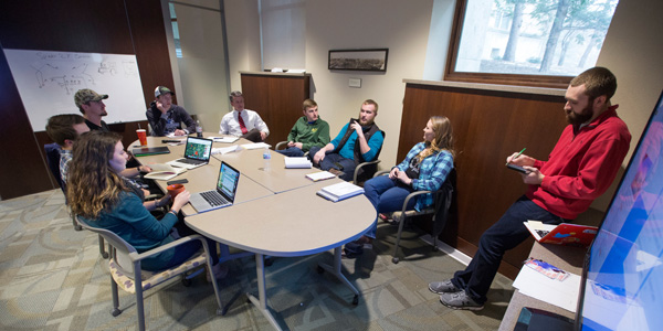 Kevin Kimle has a roundtable discussion with students during an AgEI incubator discussion.